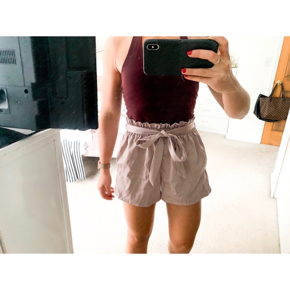 Smocked Belt High Wasted Shorts - Picture 2 of 3